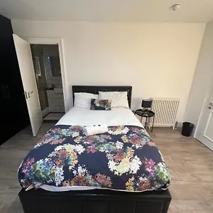 Luxury Double W/ Private Bathroom Homestay